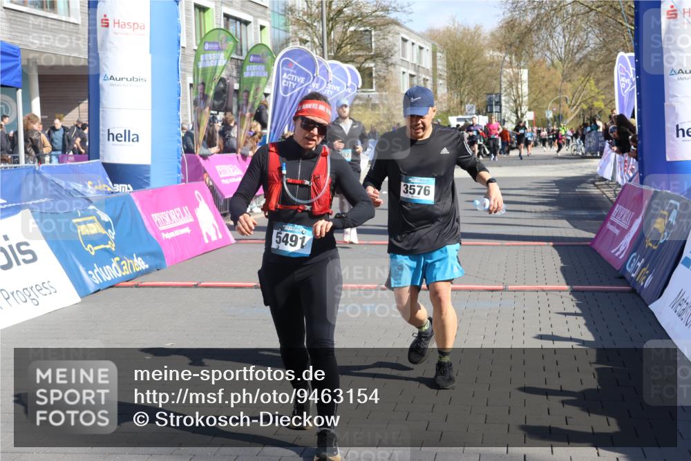 12.04.2026 - 45. Internationalen Wilhelmsburger Insellauf Strokosch-Dieckow http://msf.ph/oto/9463154 12.04.2026 10:53:24 Ziel 5491, 3576, 4457, 2978, 2004 meine-sportfotos.de