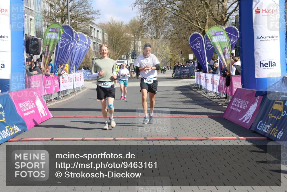 12.04.2026 - 45. Internationalen Wilhelmsburger Insellauf Strokosch-Dieckow http://msf.ph/oto/9463161 12.04.2026 11:12:13 Ziel 3029, 3028, 3751 meine-sportfotos.de