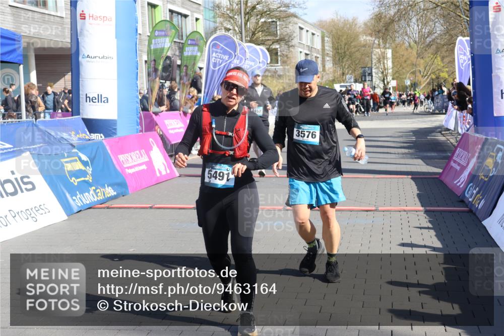 12.04.2026 - 45. Internationalen Wilhelmsburger Insellauf Strokosch-Dieckow http://msf.ph/oto/9463164 12.04.2026 10:53:24 Ziel 5491, 3576, 4457, 2978, 2004 meine-sportfotos.de
