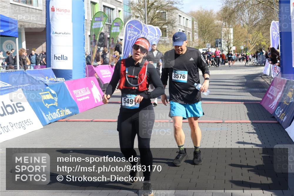 12.04.2026 - 45. Internationalen Wilhelmsburger Insellauf Strokosch-Dieckow http://msf.ph/oto/9463170 12.04.2026 10:53:25 Ziel 5491, 3576, 4457, 2978, 2004 meine-sportfotos.de
