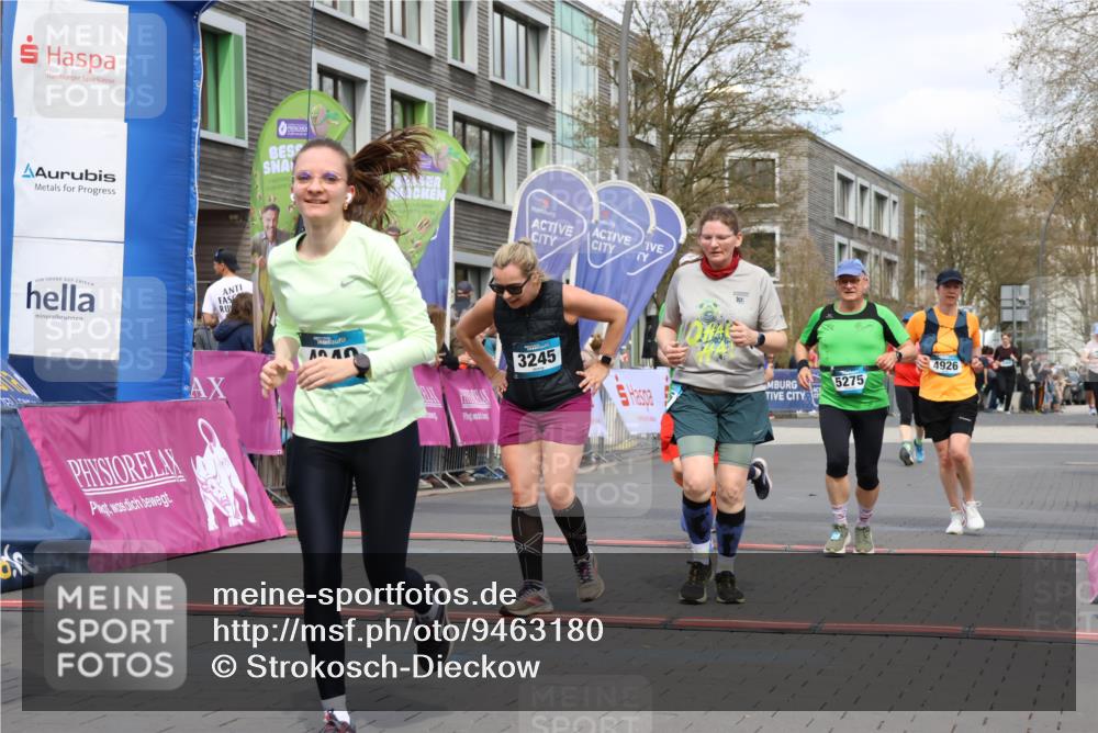 12.04.2026 - 45. Internationalen Wilhelmsburger Insellauf Strokosch-Dieckow http://msf.ph/oto/9463180 12.04.2026 13:16:53 Ziel 3245, 4849, 3195, 5275, 5269, 4820, 4926 meine-sportfotos.de
