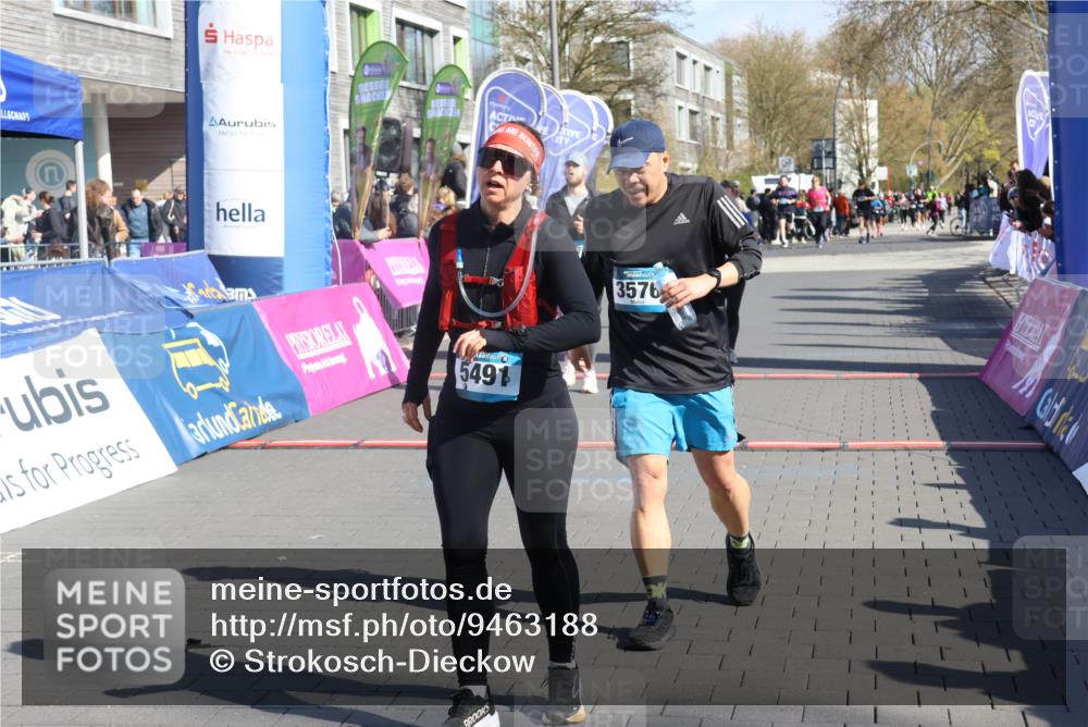 12.04.2026 - 45. Internationalen Wilhelmsburger Insellauf Strokosch-Dieckow http://msf.ph/oto/9463188 12.04.2026 10:53:25 Ziel 5491, 3576, 4457, 2978, 2004 meine-sportfotos.de