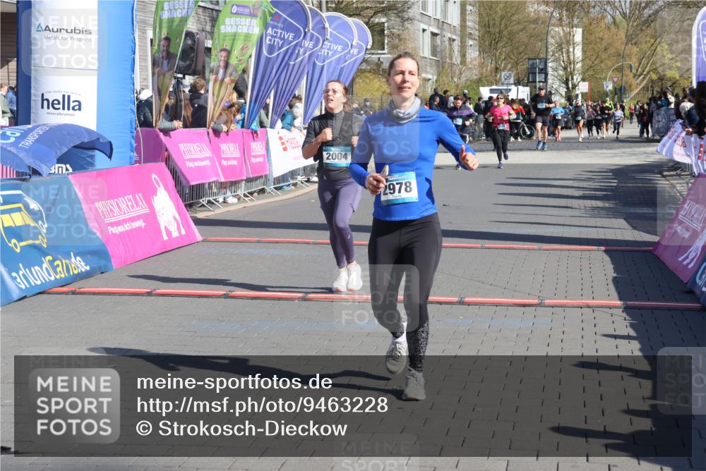 12.04.2026 - 45. Internationalen Wilhelmsburger Insellauf Strokosch-Dieckow http://msf.ph/oto/9463228 12.04.2026 10:53:28 Ziel 4457, 2978, 2004 meine-sportfotos.de