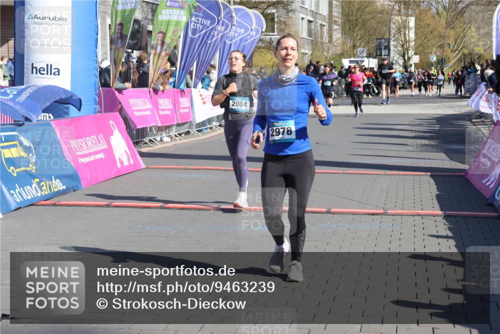 12.04.2026 - 45. Internationalen Wilhelmsburger Insellauf Strokosch-Dieckow http://msf.ph/oto/9463239 12.04.2026 10:53:28 Ziel 4457, 2978, 2004 meine-sportfotos.de