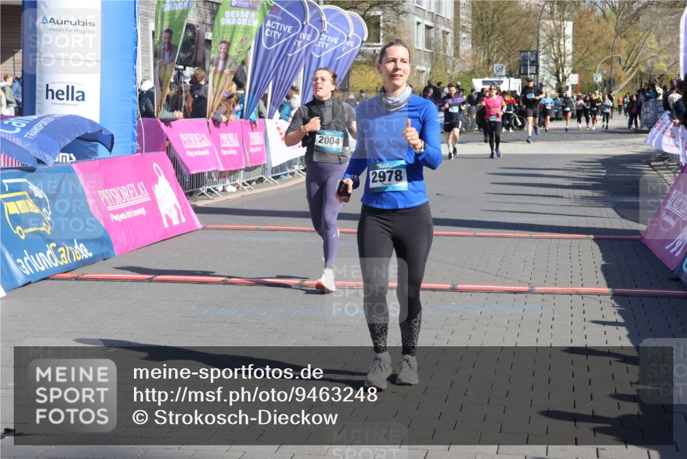 12.04.2026 - 45. Internationalen Wilhelmsburger Insellauf Strokosch-Dieckow http://msf.ph/oto/9463248 12.04.2026 10:53:28 Ziel 4457, 2978, 2004 meine-sportfotos.de