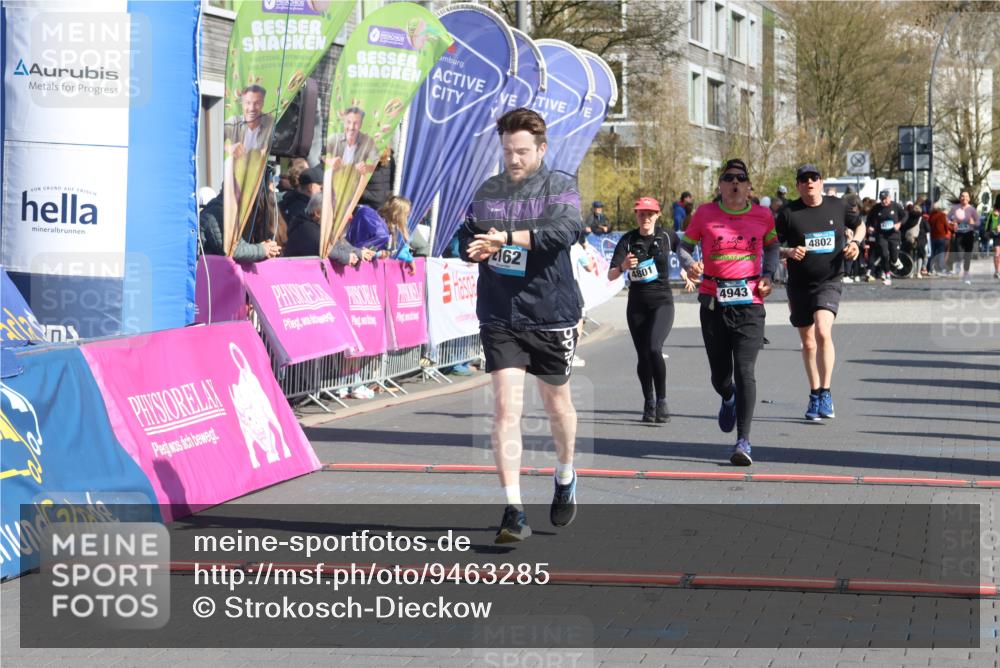 12.04.2026 - 45. Internationalen Wilhelmsburger Insellauf Strokosch-Dieckow http://msf.ph/oto/9463285 12.04.2026 10:53:35 Ziel 2162, 4943, 4801, 4802 meine-sportfotos.de