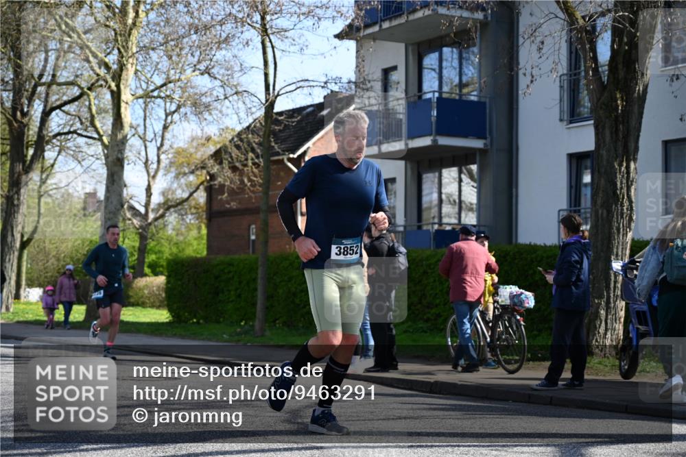 12.04.2026 - 45. Internationalen Wilhelmsburger Insellauf J. Mangold http://msf.ph/oto/9463291 12.04.2026 10:52:13 Ziel 5789, 3151, 3674, 3184, 3366, 3923, 3887, 3102, 3852, 2239, 2256, 2255, 5501, 5574, 4710, 4689, 4836, 3291, 5284, 3577, 2625, 4008, 4008, 3237, 5727, 2746, 2355 meine-sportfotos.de