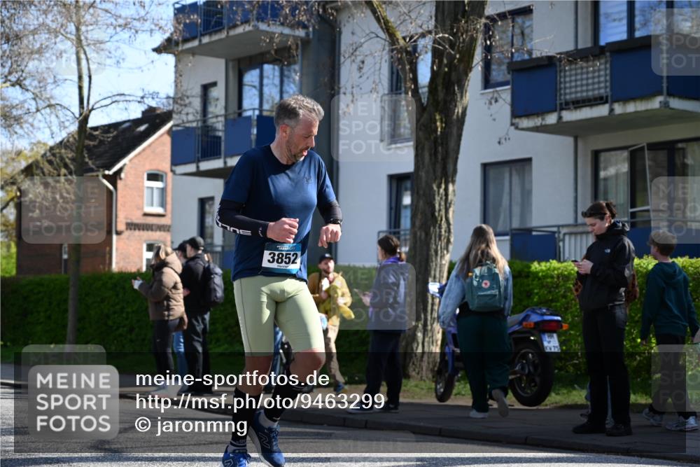 12.04.2026 - 45. Internationalen Wilhelmsburger Insellauf J. Mangold http://msf.ph/oto/9463299 12.04.2026 10:52:13 Ziel 5789, 3151, 3674, 3184, 3366, 3923, 3887, 3102, 3852, 2239, 2256, 2255, 5501, 5574, 4710, 4689, 4836, 3291, 5284, 3577, 2625, 4008, 4008, 3237, 5727, 2746, 2355 meine-sportfotos.de