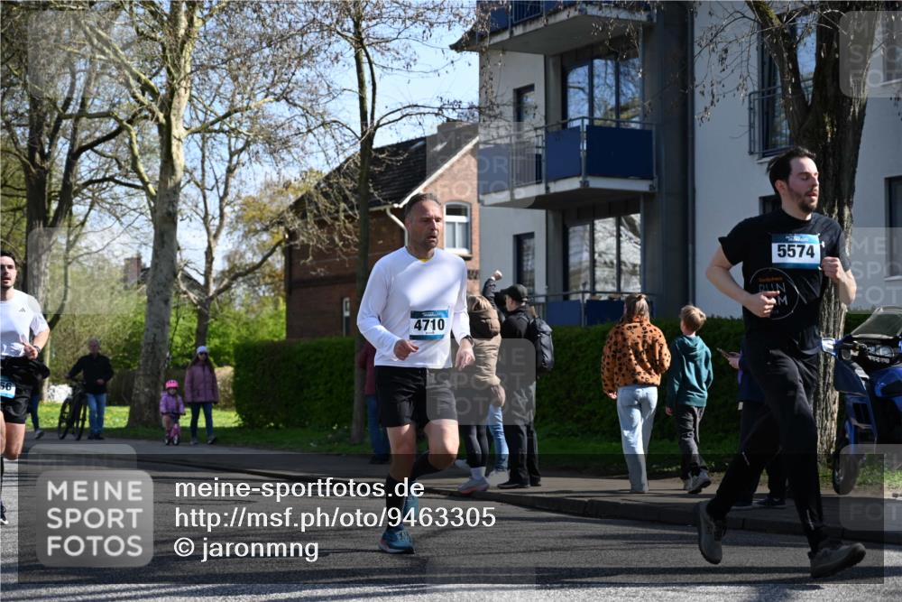 12.04.2026 - 45. Internationalen Wilhelmsburger Insellauf J. Mangold http://msf.ph/oto/9463305 12.04.2026 10:52:18 Ziel 3184, 3366, 3923, 3887, 3102, 3852, 2239, 2256, 2255, 5501, 5574, 4710, 4689, 4836, 3291, 3291, 5284, 3577, 2625, 4008, 3237, 5727, 2746, 2355, 5491, 3576 meine-sportfotos.de