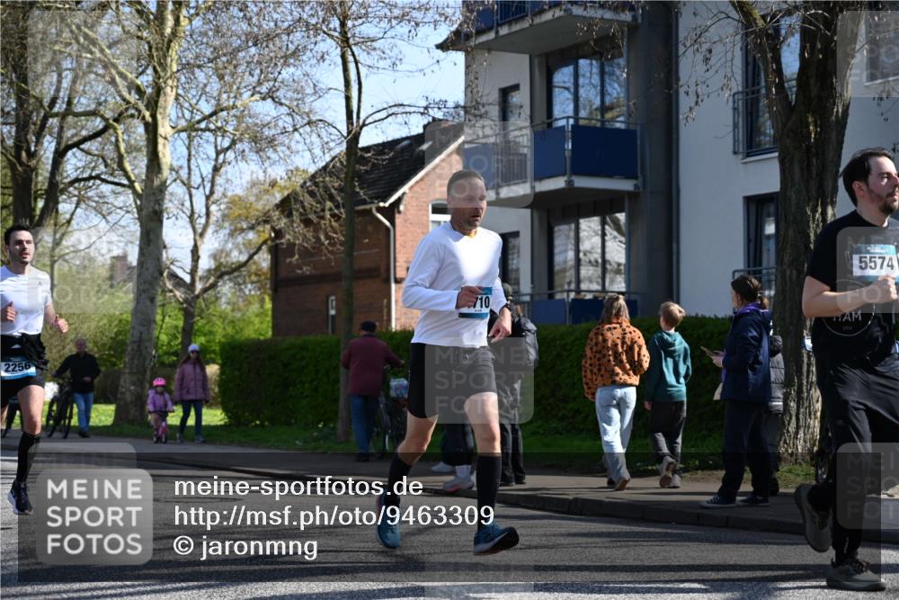 12.04.2026 - 45. Internationalen Wilhelmsburger Insellauf J. Mangold http://msf.ph/oto/9463309 12.04.2026 10:52:18 Ziel 3184, 3366, 3923, 3887, 3102, 3852, 2239, 2256, 2255, 5501, 5574, 4710, 4689, 4836, 3291, 3291, 5284, 3577, 2625, 4008, 3237, 5727, 2746, 2355, 5491, 3576 meine-sportfotos.de