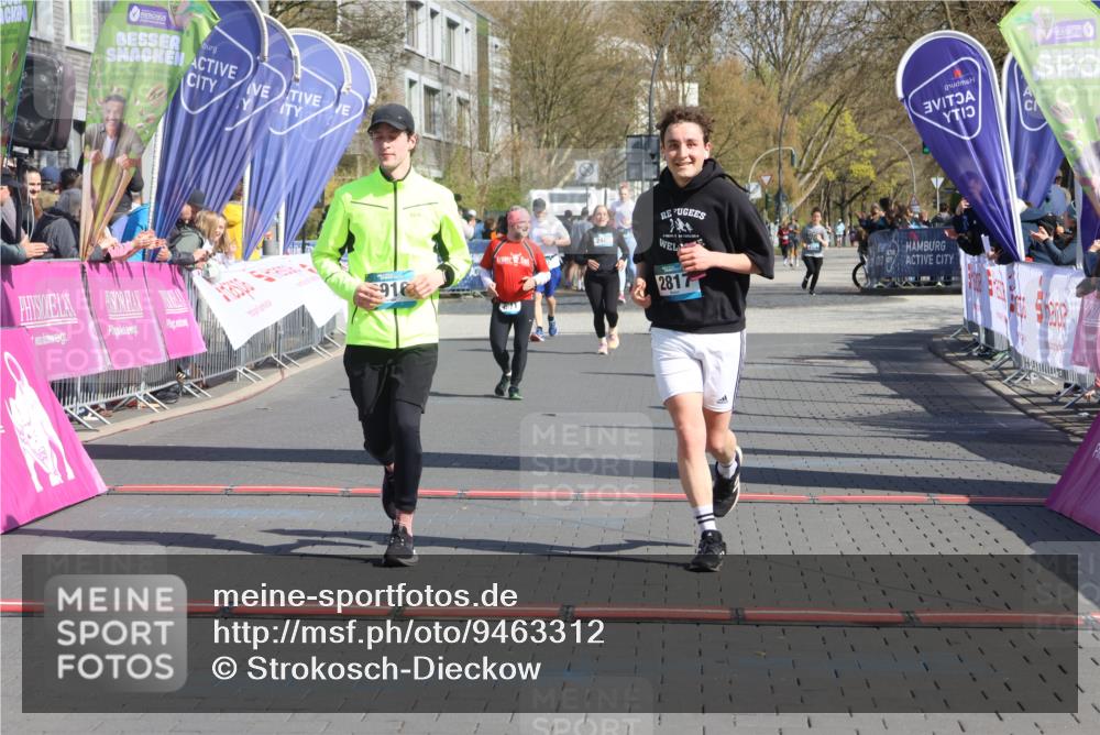 12.04.2026 - 45. Internationalen Wilhelmsburger Insellauf Strokosch-Dieckow http://msf.ph/oto/9463312 12.04.2026 11:12:29 Ziel 2817, 2916 meine-sportfotos.de