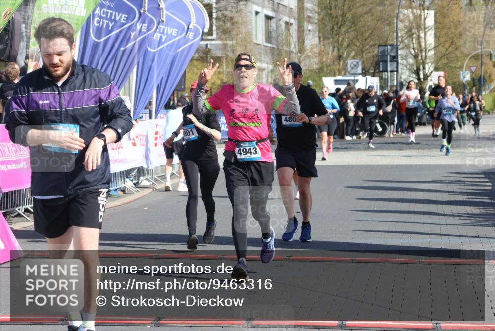 12.04.2026 - 45. Internationalen Wilhelmsburger Insellauf Strokosch-Dieckow http://msf.ph/oto/9463316 12.04.2026 10:53:36 Ziel 2162, 4943, 4801, 4802, 5544 meine-sportfotos.de
