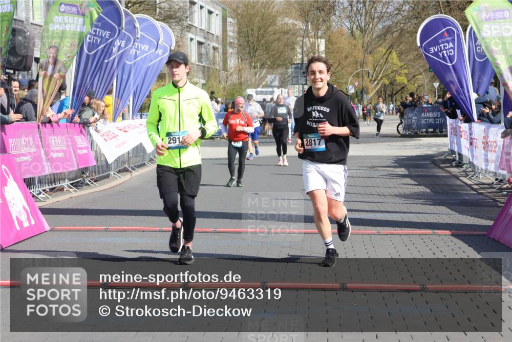 12.04.2026 - 45. Internationalen Wilhelmsburger Insellauf Strokosch-Dieckow http://msf.ph/oto/9463319 12.04.2026 11:12:29 Ziel 2817, 2916 meine-sportfotos.de