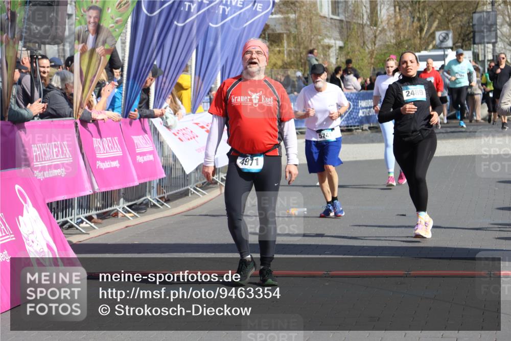 12.04.2026 - 45. Internationalen Wilhelmsburger Insellauf Strokosch-Dieckow http://msf.ph/oto/9463354 12.04.2026 11:12:34 Ziel 4971, 2489, 3844 meine-sportfotos.de