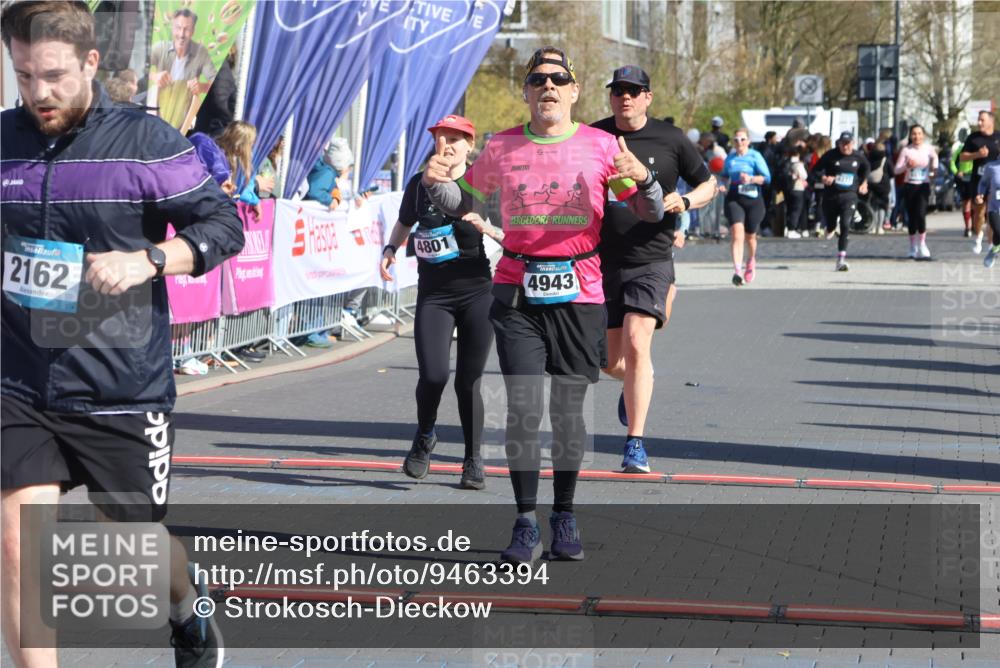 12.04.2026 - 45. Internationalen Wilhelmsburger Insellauf Strokosch-Dieckow http://msf.ph/oto/9463394 12.04.2026 10:53:37 Ziel 2162, 4943, 4801, 4802, 5544 meine-sportfotos.de