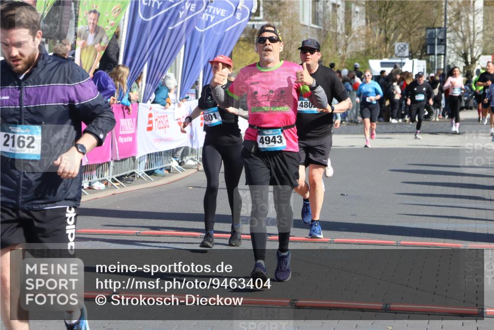 12.04.2026 - 45. Internationalen Wilhelmsburger Insellauf Strokosch-Dieckow http://msf.ph/oto/9463404 12.04.2026 10:53:37 Ziel 2162, 4943, 4801, 4802, 5544 meine-sportfotos.de