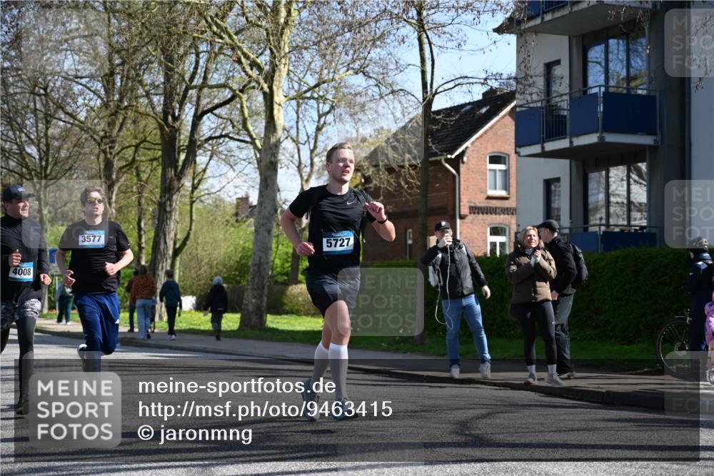 12.04.2026 - 45. Internationalen Wilhelmsburger Insellauf J. Mangold http://msf.ph/oto/9463415 12.04.2026 10:52:41 Ziel 3291, 5284, 3577, 2625, 4008, 3237, 5727, 2746, 2355, 5491, 5491, 3576, 4457, 2978, 2004, 2162, 4943, 4801, 4802, 5544, 4499, 4277, 2600, 5490 meine-sportfotos.de