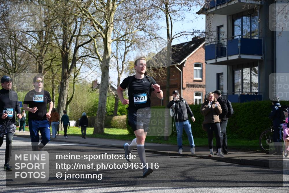 12.04.2026 - 45. Internationalen Wilhelmsburger Insellauf J. Mangold http://msf.ph/oto/9463416 12.04.2026 10:52:41 Ziel 3291, 5284, 3577, 2625, 4008, 3237, 5727, 2746, 2355, 5491, 5491, 3576, 4457, 2978, 2004, 2162, 4943, 4801, 4802, 5544, 4499, 4277, 2600, 5490 meine-sportfotos.de