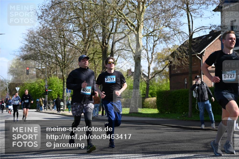 12.04.2026 - 45. Internationalen Wilhelmsburger Insellauf J. Mangold http://msf.ph/oto/9463417 12.04.2026 10:52:42 Ziel 3291, 5284, 3577, 2625, 4008, 3237, 5727, 2746, 2355, 5491, 3576, 3576, 4457, 2978, 2004, 2162, 4943, 4801, 4802, 5544, 4499, 4277, 2600, 5490, 5576 meine-sportfotos.de