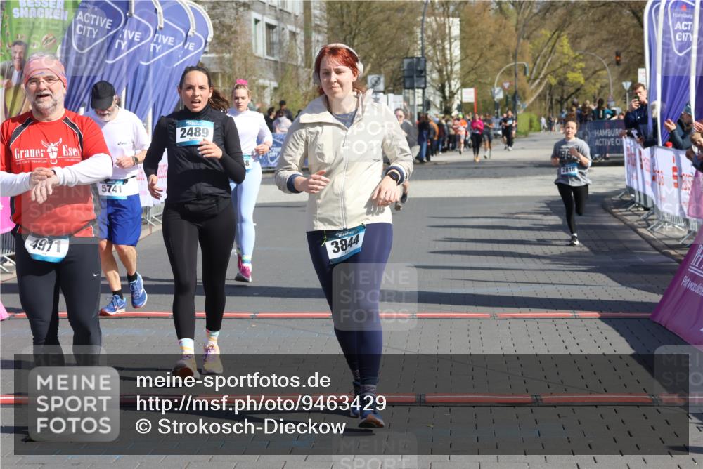 12.04.2026 - 45. Internationalen Wilhelmsburger Insellauf Strokosch-Dieckow http://msf.ph/oto/9463429 12.04.2026 11:12:38 Ziel 4971, 2489, 3844, 5741, 2668 meine-sportfotos.de