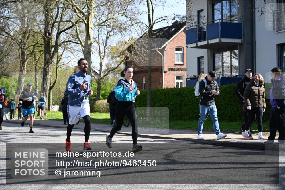 12.04.2026 - 45. Internationalen Wilhelmsburger Insellauf J. Mangold http://msf.ph/oto/9463450 12.04.2026 10:52:52 Ziel 5727, 2746, 2355, 5491, 3576, 4457, 2978, 2004, 2162, 4943, 4801, 4802, 5544, 4499, 4499, 4277, 2600, 5490, 5576, 5614, 4750, 2593 meine-sportfotos.de