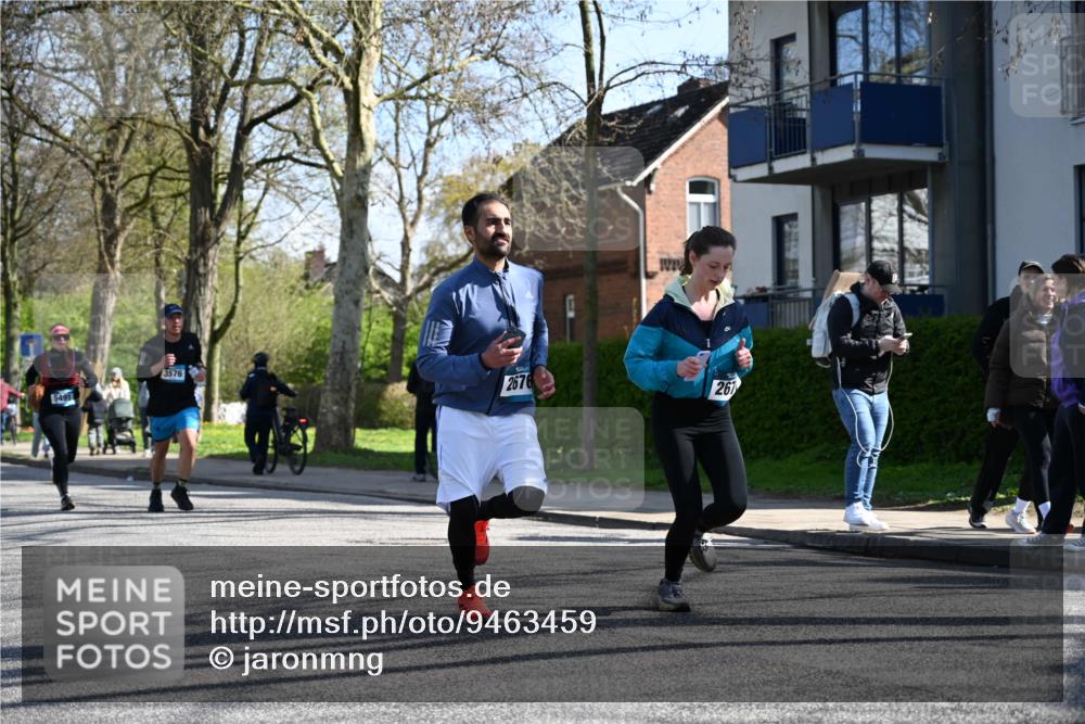 12.04.2026 - 45. Internationalen Wilhelmsburger Insellauf J. Mangold http://msf.ph/oto/9463459 12.04.2026 10:52:52 Ziel 5727, 2746, 2355, 5491, 3576, 4457, 2978, 2004, 2162, 4943, 4801, 4802, 5544, 4499, 4499, 4277, 2600, 5490, 5576, 5614, 4750, 2593 meine-sportfotos.de