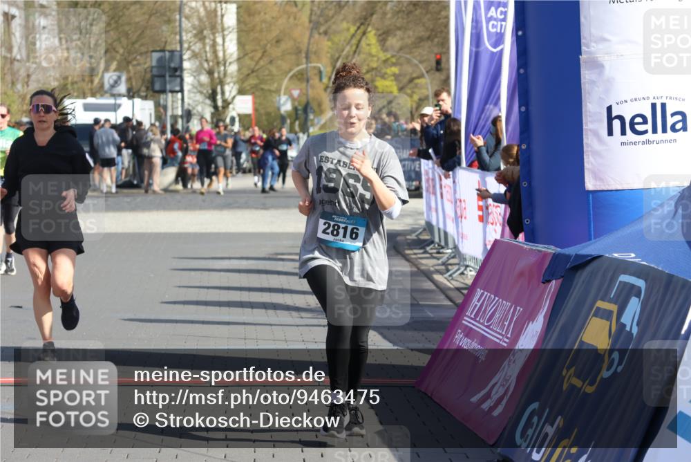 12.04.2026 - 45. Internationalen Wilhelmsburger Insellauf Strokosch-Dieckow http://msf.ph/oto/9463475 12.04.2026 11:12:42 Ziel 5741, 2668, 2816, 2918, 3589 meine-sportfotos.de