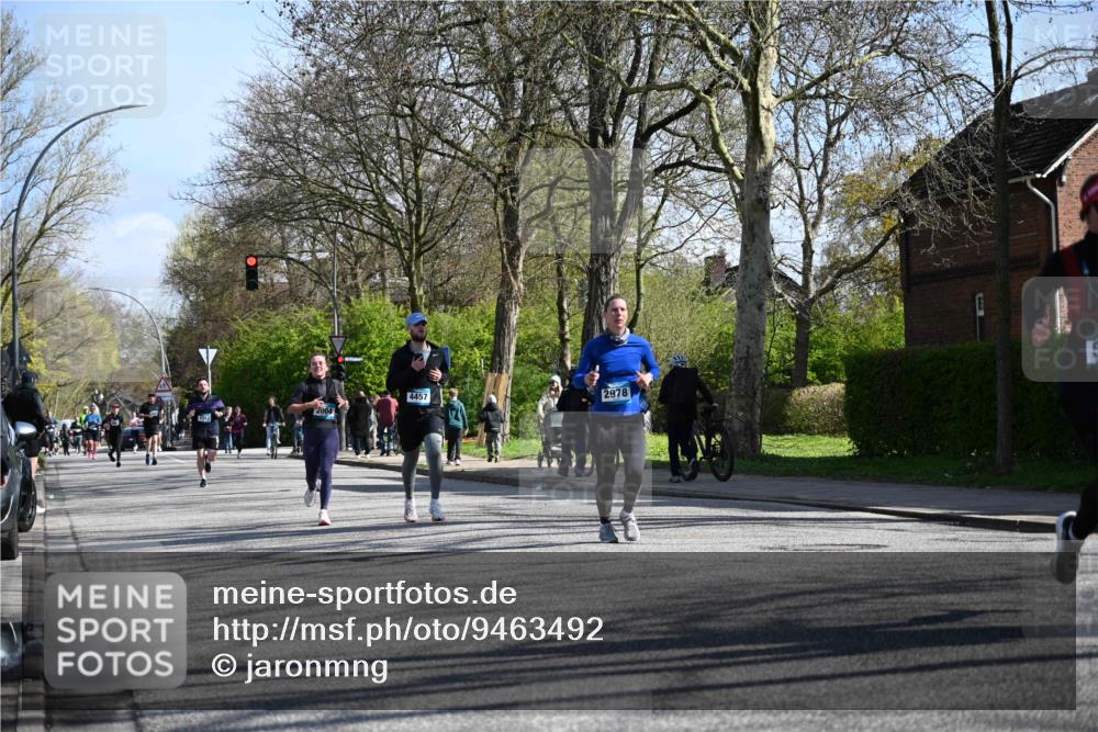 12.04.2026 - 45. Internationalen Wilhelmsburger Insellauf J. Mangold http://msf.ph/oto/9463492 12.04.2026 10:52:55 Ziel 2746, 2355, 5491, 3576, 4457, 2978, 2004, 2162, 2162, 4943, 4801, 4802, 5544, 4499, 4277, 2600, 5490, 5576, 5614, 4750, 2593, 2834 meine-sportfotos.de