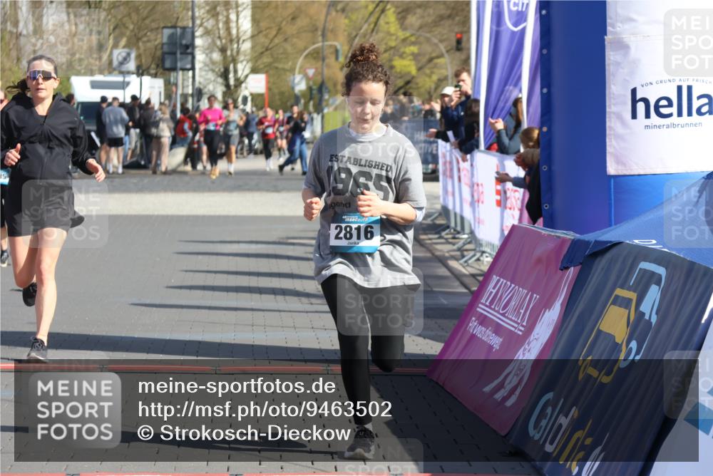 12.04.2026 - 45. Internationalen Wilhelmsburger Insellauf Strokosch-Dieckow http://msf.ph/oto/9463502 12.04.2026 11:12:43 Ziel 5741, 2668, 2816, 2918, 3589 meine-sportfotos.de
