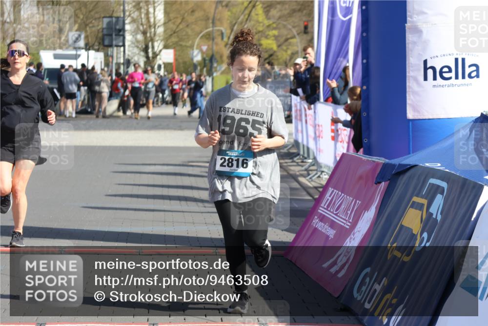 12.04.2026 - 45. Internationalen Wilhelmsburger Insellauf Strokosch-Dieckow http://msf.ph/oto/9463508 12.04.2026 11:12:43 Ziel 5741, 2668, 2816, 2918, 3589 meine-sportfotos.de