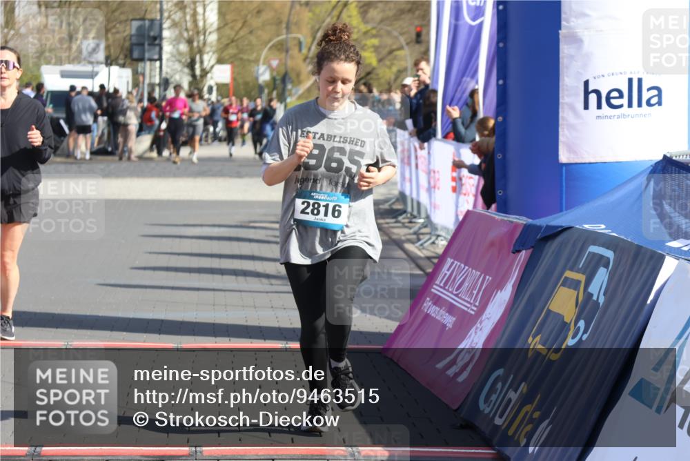 12.04.2026 - 45. Internationalen Wilhelmsburger Insellauf Strokosch-Dieckow http://msf.ph/oto/9463515 12.04.2026 11:12:43 Ziel 5741, 2668, 2816, 2918, 3589 meine-sportfotos.de