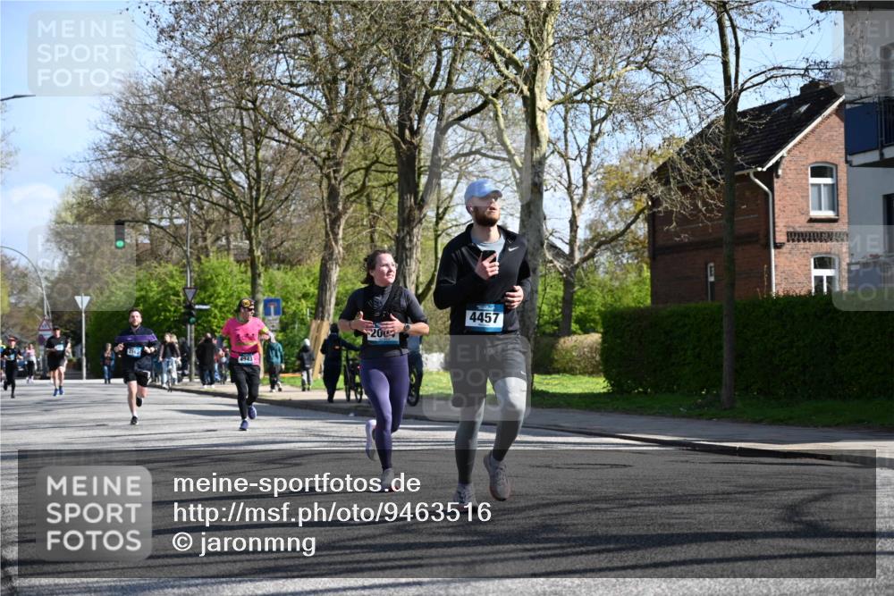 12.04.2026 - 45. Internationalen Wilhelmsburger Insellauf J. Mangold http://msf.ph/oto/9463516 12.04.2026 10:52:58 Ziel 2746, 2355, 5491, 3576, 4457, 2978, 2004, 2162, 4943, 4801, 4802, 4801, 4802, 5544, 4499, 4277, 2600, 5490, 5576, 5614, 4750, 2593, 2834, 2554, 5617 meine-sportfotos.de