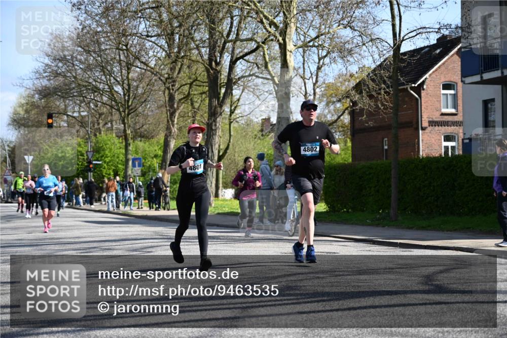 12.04.2026 - 45. Internationalen Wilhelmsburger Insellauf J. Mangold http://msf.ph/oto/9463535 12.04.2026 10:53:09 Ziel 4457, 2978, 2004, 2162, 4943, 4801, 4802, 5544, 4499, 4277, 2600, 5490, 5576, 5614, 4750, 2593, 2834, 2554, 5617, 5617, 5650, 4338 meine-sportfotos.de