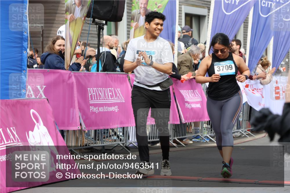 12.04.2026 - 45. Internationalen Wilhelmsburger Insellauf Strokosch-Dieckow http://msf.ph/oto/9463541 12.04.2026 13:16:35 Ziel 5517, 3710, 3709 meine-sportfotos.de