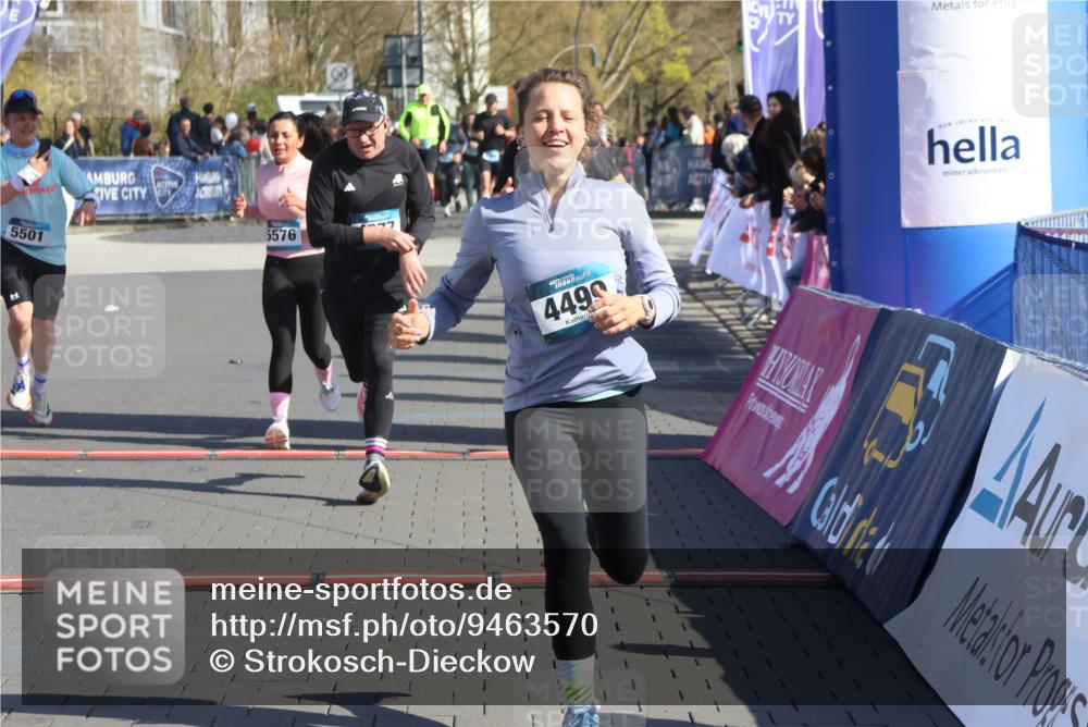 12.04.2026 - 45. Internationalen Wilhelmsburger Insellauf Strokosch-Dieckow http://msf.ph/oto/9463570 12.04.2026 10:53:44 Ziel 5544, 4499, 4277, 2600, 5490, 5576 meine-sportfotos.de