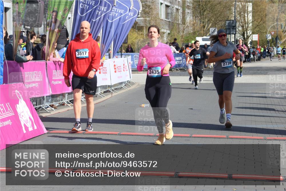 12.04.2026 - 45. Internationalen Wilhelmsburger Insellauf Strokosch-Dieckow http://msf.ph/oto/9463572 12.04.2026 11:12:59 Ziel 2435, 3517, 2739 meine-sportfotos.de