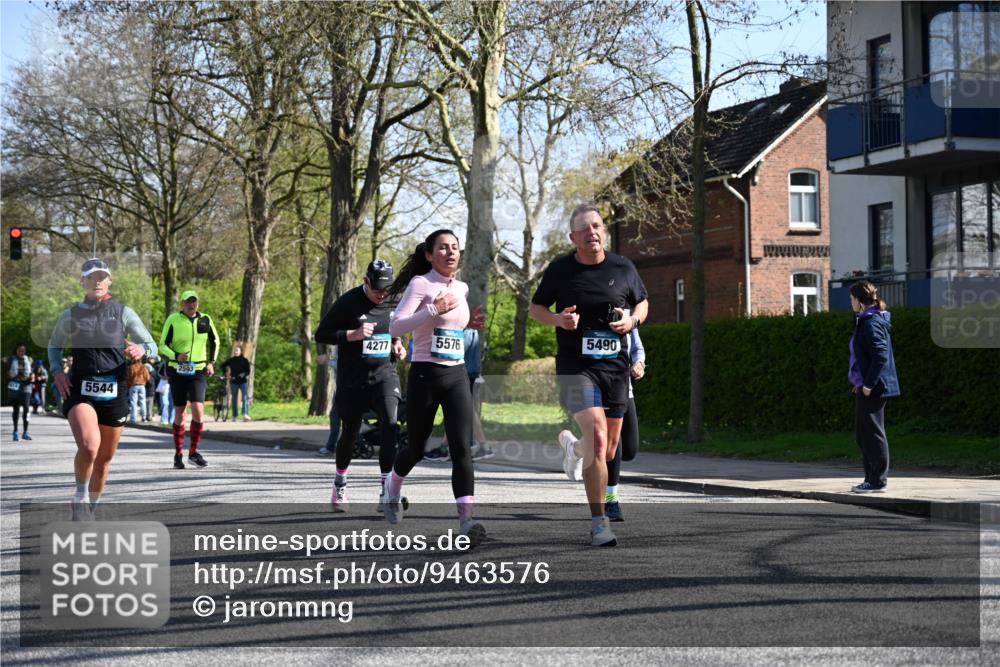 12.04.2026 - 45. Internationalen Wilhelmsburger Insellauf J. Mangold http://msf.ph/oto/9463576 12.04.2026 10:53:17 Ziel 2162, 4943, 4801, 4802, 5544, 4499, 4277, 2600, 5490, 5576, 5614, 4750, 2593, 2834, 2554, 5617, 5650, 4338, 5406, 2368 meine-sportfotos.de