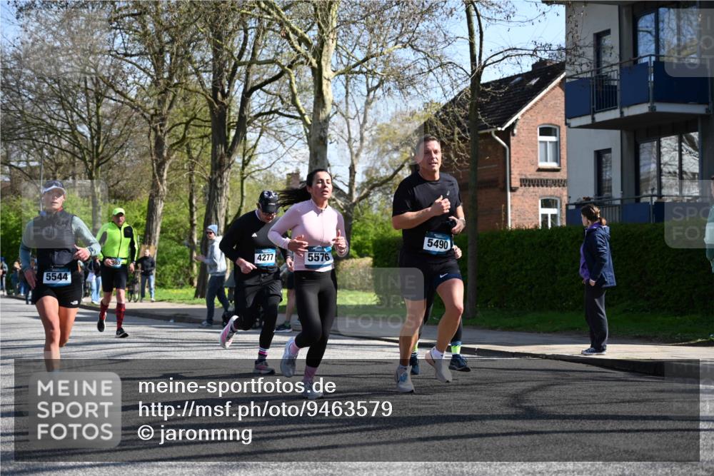 12.04.2026 - 45. Internationalen Wilhelmsburger Insellauf J. Mangold http://msf.ph/oto/9463579 12.04.2026 10:53:18 Ziel 2162, 4943, 4801, 4802, 5544, 4499, 4277, 2600, 5490, 5576, 5614, 4750, 2593, 2834, 2834, 2554, 5617, 5650, 4338, 5406, 2368, 5347 meine-sportfotos.de
