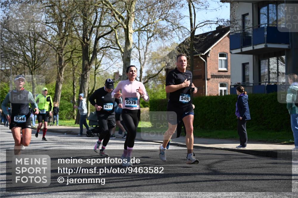 12.04.2026 - 45. Internationalen Wilhelmsburger Insellauf J. Mangold http://msf.ph/oto/9463582 12.04.2026 10:53:18 Ziel 2162, 4943, 4801, 4802, 5544, 4499, 4277, 2600, 5490, 5576, 5614, 4750, 2593, 2834, 2834, 2554, 5617, 5650, 4338, 5406, 2368, 5347 meine-sportfotos.de