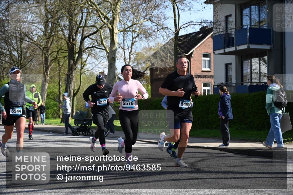 12.04.2026 - 45. Internationalen Wilhelmsburger Insellauf J. Mangold http://msf.ph/oto/9463585 12.04.2026 10:53:18 Ziel 2162, 4943, 4801, 4802, 5544, 4499, 4277, 2600, 5490, 5576, 5614, 4750, 2593, 2834, 2834, 2554, 5617, 5650, 4338, 5406, 2368, 5347 meine-sportfotos.de