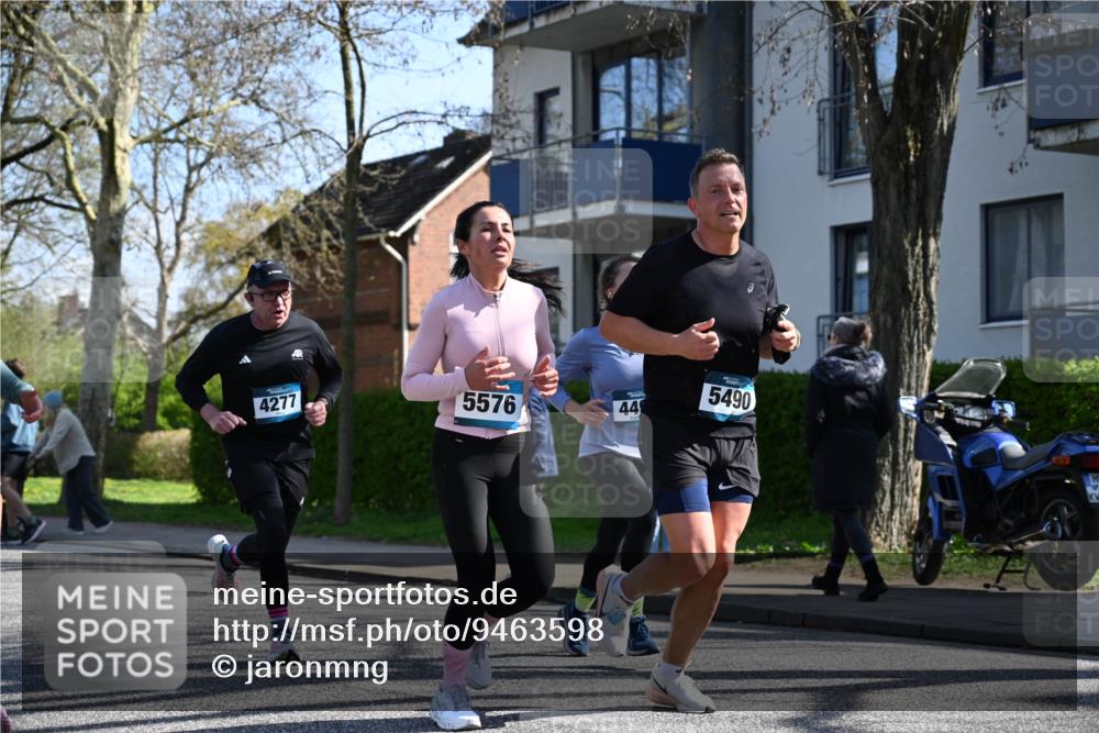 12.04.2026 - 45. Internationalen Wilhelmsburger Insellauf J. Mangold http://msf.ph/oto/9463598 12.04.2026 10:53:19 Ziel 2162, 4943, 4801, 4802, 5544, 4499, 4277, 2600, 5490, 5576, 5614, 4750, 2593, 2834, 2554, 5617, 5650, 4338, 5406, 2368, 5347, 3399 meine-sportfotos.de