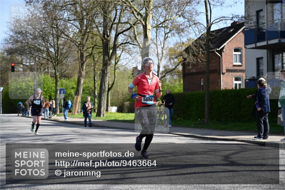 12.04.2026 - 45. Internationalen Wilhelmsburger Insellauf J. Mangold http://msf.ph/oto/9463664 12.04.2026 10:53:34 Ziel 5614, 4750, 2593, 2834, 2554, 5617, 5650, 4338, 5406, 2368, 5347, 3399, 2606, 2606, 3918, 5740, 2958, 2957, 2895, 3724 meine-sportfotos.de
