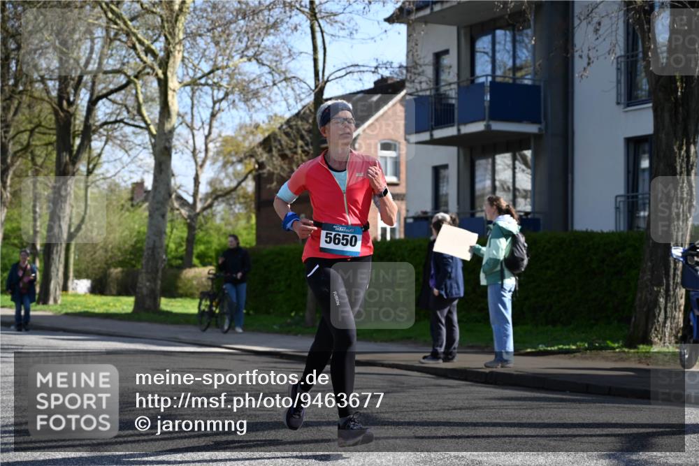 12.04.2026 - 45. Internationalen Wilhelmsburger Insellauf J. Mangold http://msf.ph/oto/9463677 12.04.2026 10:53:35 Ziel 5614, 4750, 2593, 2834, 2554, 5617, 5650, 4338, 5406, 5406, 2368, 5347, 3399, 2606, 3918, 5740, 2958, 2957, 2895, 3724, 2399 meine-sportfotos.de