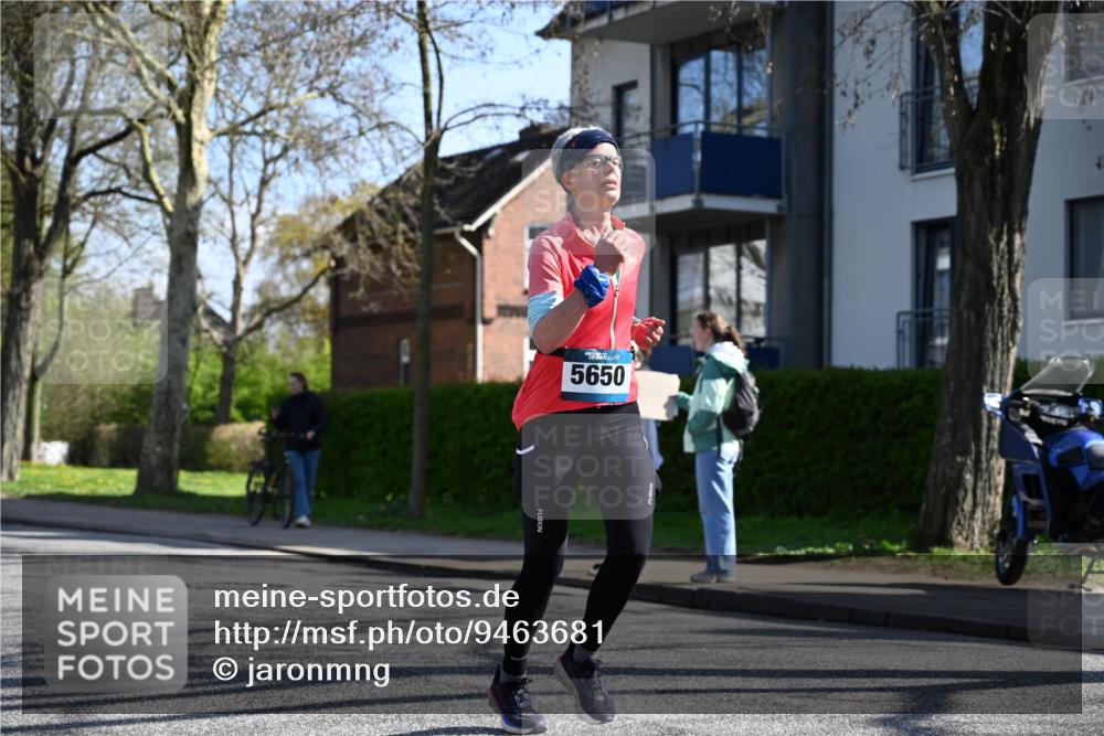12.04.2026 - 45. Internationalen Wilhelmsburger Insellauf J. Mangold http://msf.ph/oto/9463681 12.04.2026 10:53:35 Ziel 5614, 4750, 2593, 2834, 2554, 5617, 5650, 4338, 5406, 5406, 2368, 5347, 3399, 2606, 3918, 5740, 2958, 2957, 2895, 3724, 2399 meine-sportfotos.de
