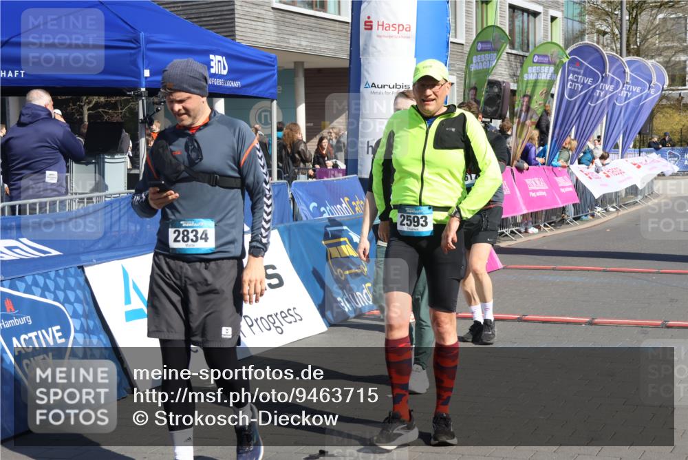 12.04.2026 - 45. Internationalen Wilhelmsburger Insellauf Strokosch-Dieckow http://msf.ph/oto/9463715 12.04.2026 10:54:02 Ziel 2834, 2554, 5617 meine-sportfotos.de