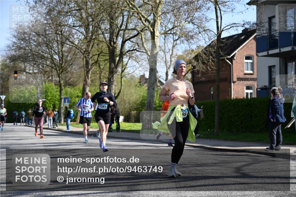 12.04.2026 - 45. Internationalen Wilhelmsburger Insellauf J. Mangold http://msf.ph/oto/9463749 12.04.2026 10:53:56 Ziel 4338, 5406, 2368, 5347, 3399, 2606, 3918, 5740, 2958, 2957, 2895, 3724, 3724, 2399, 3580, 3596, 4131, 2569, 4389, 4390, 2701 meine-sportfotos.de