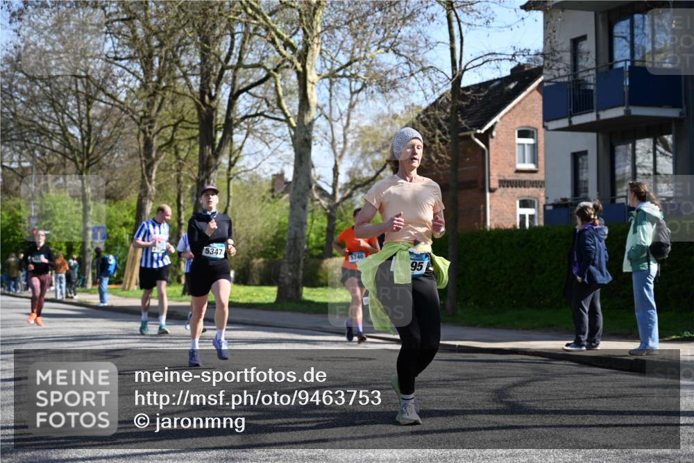 12.04.2026 - 45. Internationalen Wilhelmsburger Insellauf J. Mangold http://msf.ph/oto/9463753 12.04.2026 10:53:56 Ziel 4338, 5406, 2368, 5347, 3399, 2606, 3918, 5740, 2958, 2957, 2895, 3724, 3724, 2399, 3580, 3596, 4131, 2569, 4389, 4390, 2701 meine-sportfotos.de