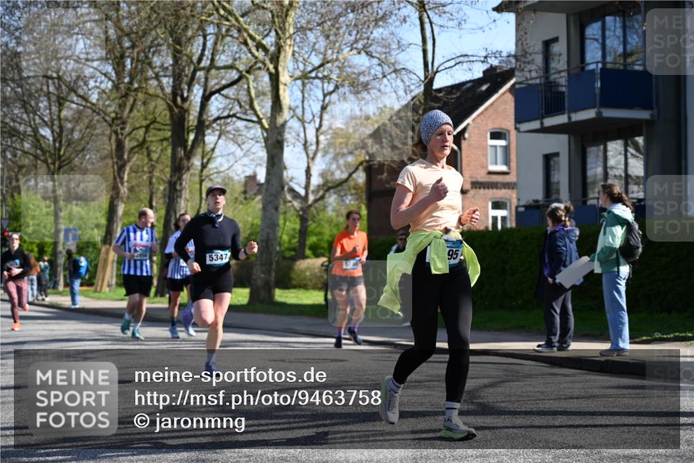 12.04.2026 - 45. Internationalen Wilhelmsburger Insellauf J. Mangold http://msf.ph/oto/9463758 12.04.2026 10:53:56 Ziel 4338, 5406, 2368, 5347, 3399, 2606, 3918, 5740, 2958, 2957, 2895, 3724, 3724, 2399, 3580, 3596, 4131, 2569, 4389, 4390, 2701 meine-sportfotos.de