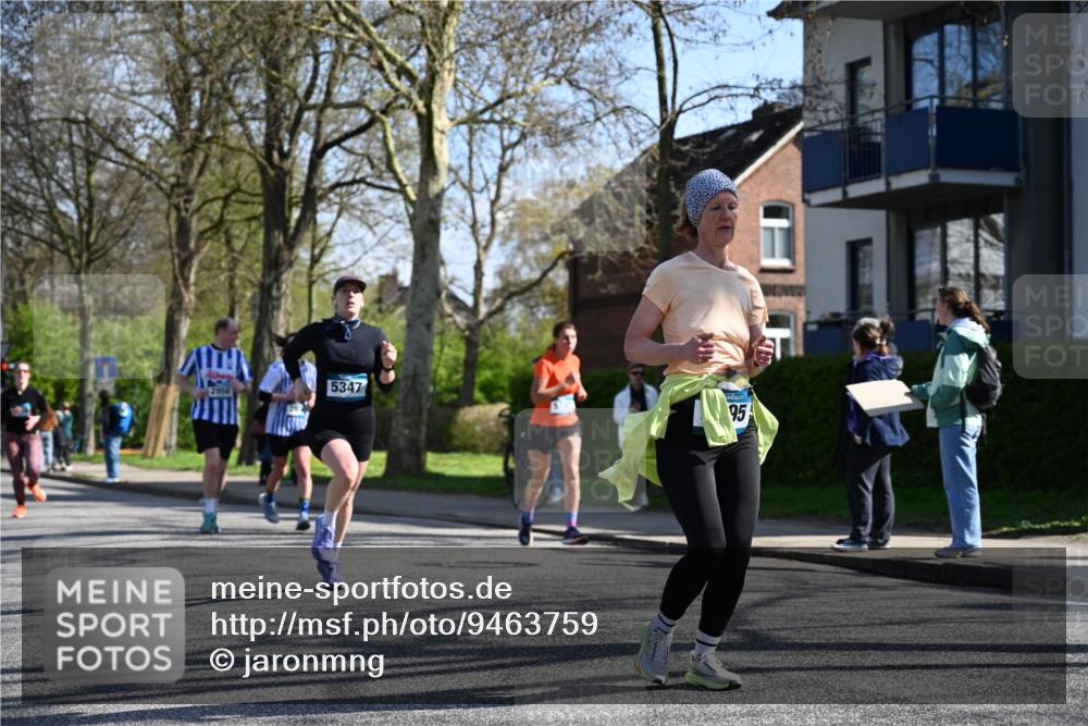 12.04.2026 - 45. Internationalen Wilhelmsburger Insellauf J. Mangold http://msf.ph/oto/9463759 12.04.2026 10:53:57 Ziel 4338, 5406, 2368, 5347, 3399, 2606, 3918, 5740, 2958, 2957, 2895, 3724, 2399, 3580, 3596, 4131, 2569, 4389, 4390, 2701 meine-sportfotos.de
