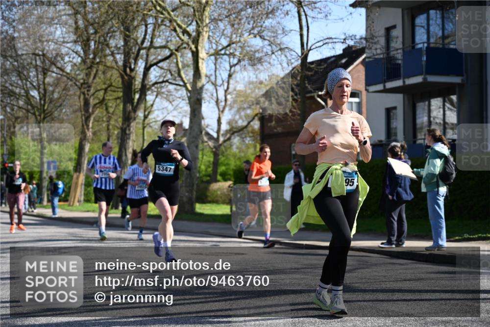 12.04.2026 - 45. Internationalen Wilhelmsburger Insellauf J. Mangold http://msf.ph/oto/9463760 12.04.2026 10:53:57 Ziel 4338, 5406, 2368, 5347, 3399, 2606, 3918, 5740, 2958, 2957, 2895, 3724, 2399, 3580, 3596, 4131, 2569, 4389, 4390, 2701 meine-sportfotos.de